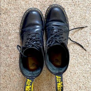 1460 Women’s Smooth Leather Dr. Marten Boots